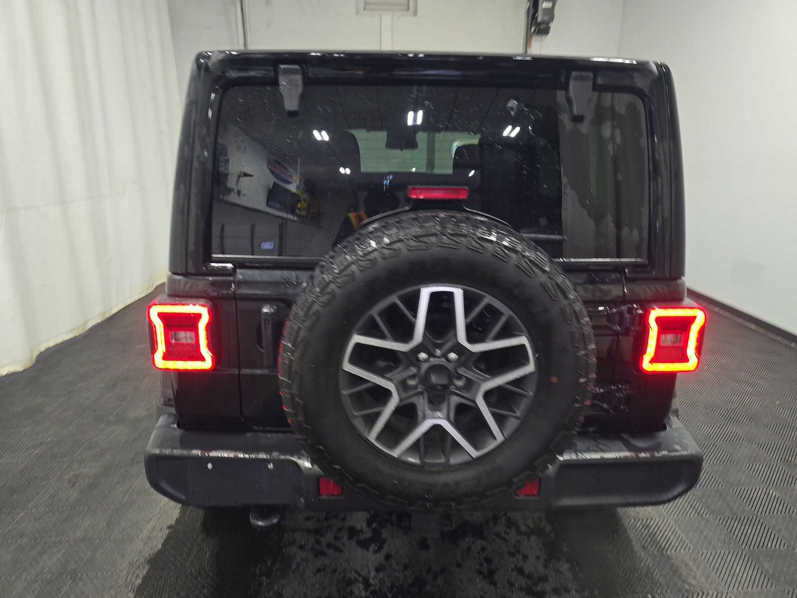 2024 Jeep Wrangler Sahara AWD