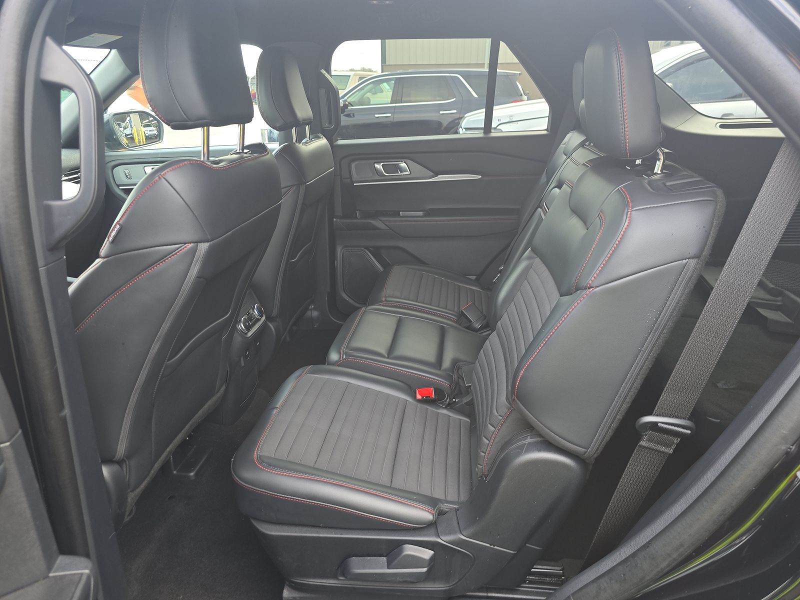 2025 Ford Explorer ST-Line AWD