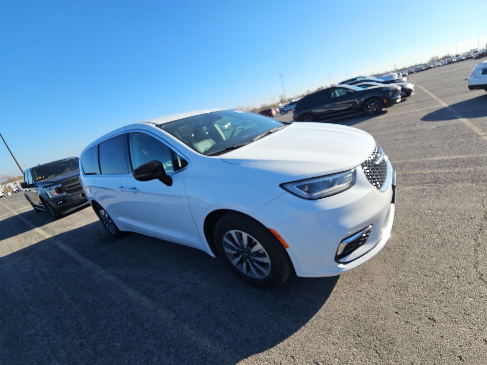 2024 Chrysler Pacifica Hybrid Select FWD