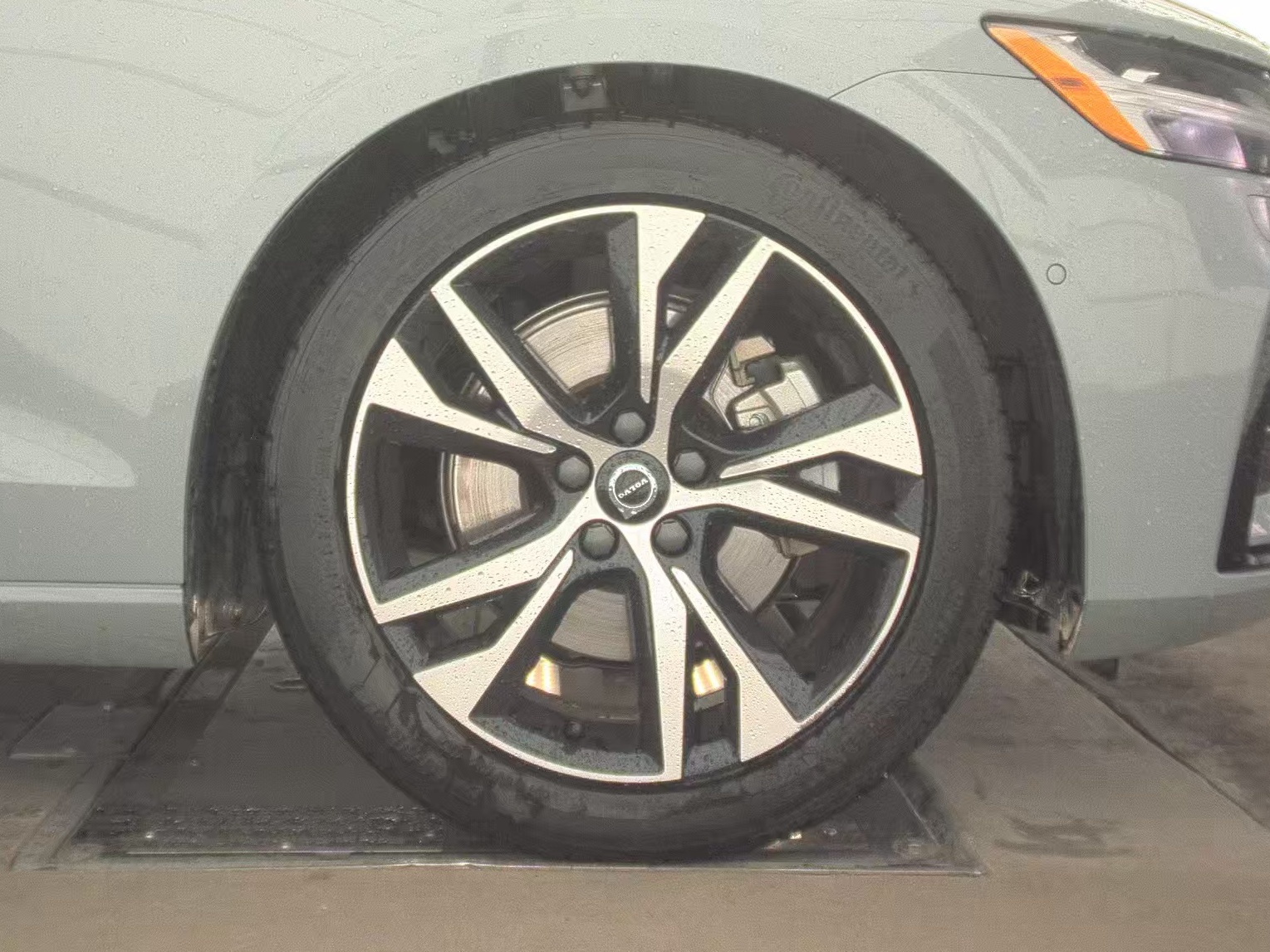 2025 Volvo S60 B5 Plus FWD