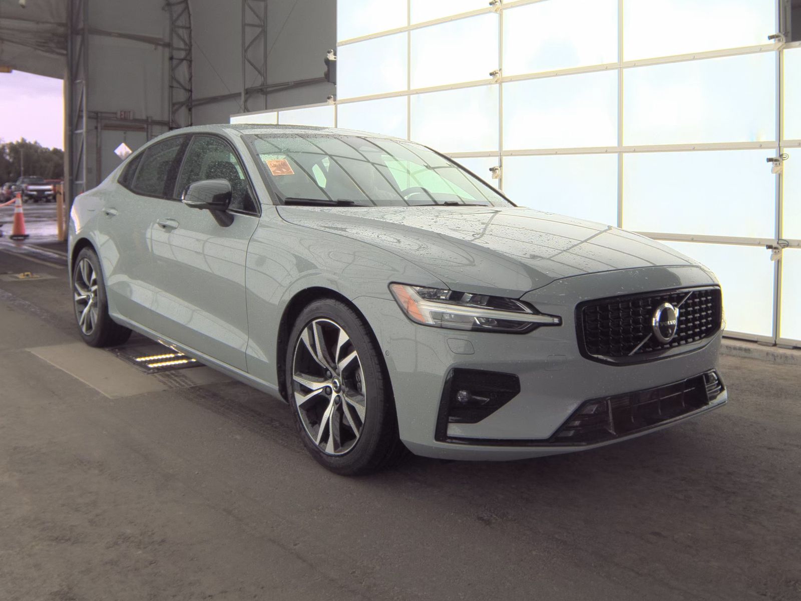 2025 Volvo S60 B5 Plus FWD