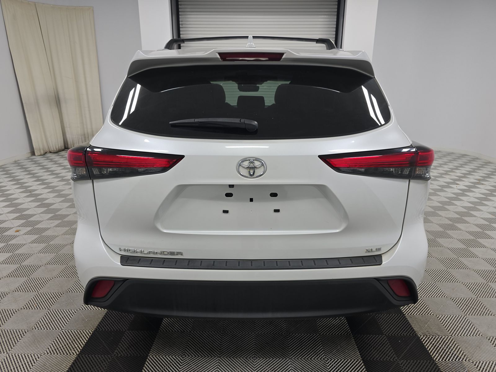 2023 Toyota Highlander XLE FWD