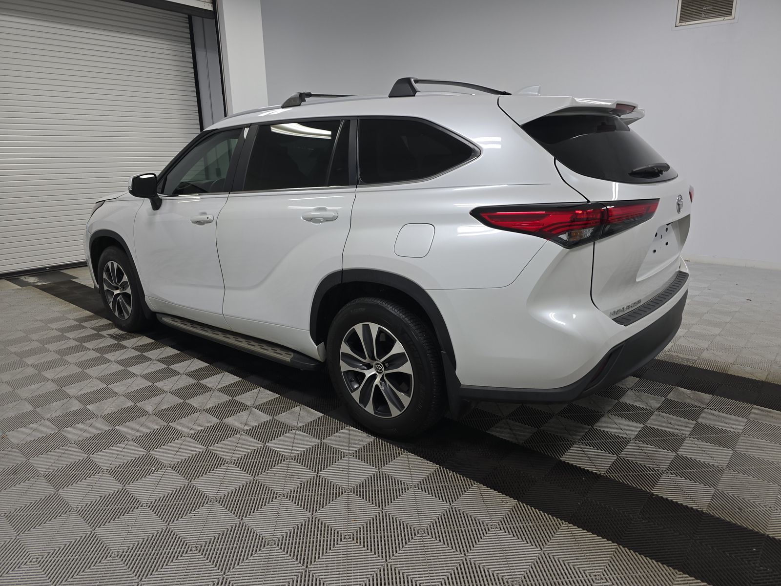 2023 Toyota Highlander XLE FWD