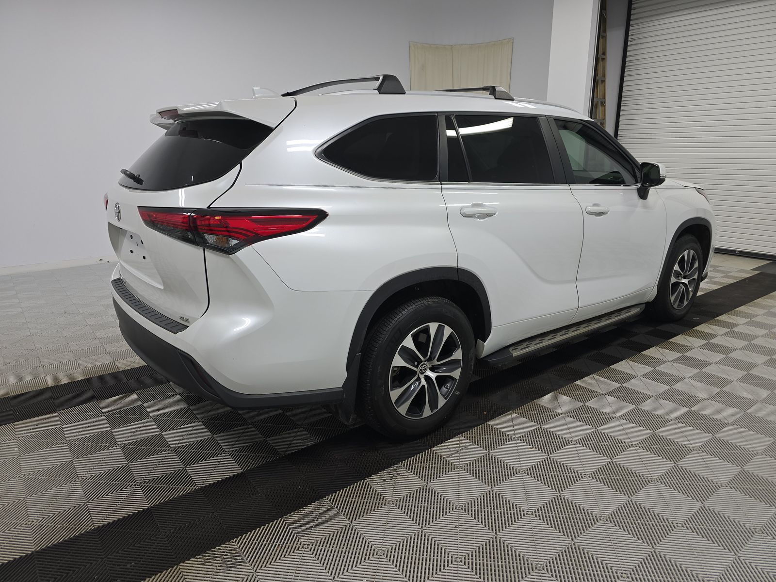 2023 Toyota Highlander XLE FWD
