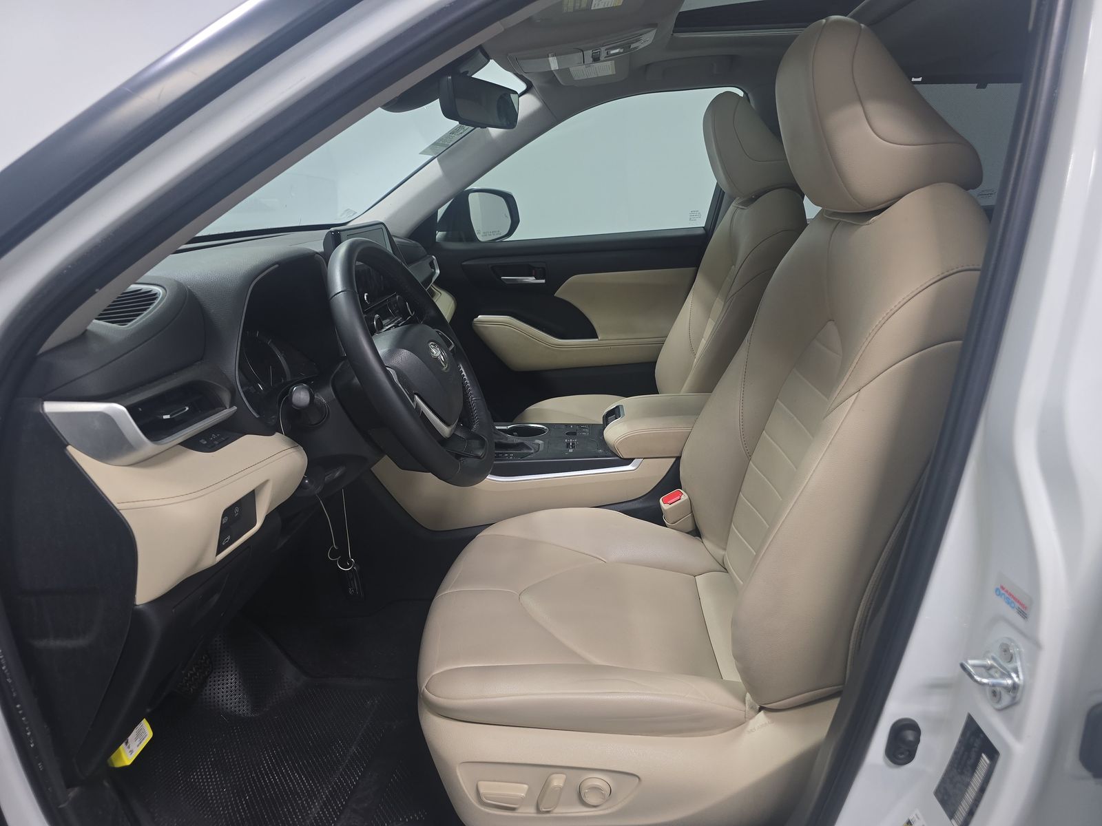 2023 Toyota Highlander XLE FWD