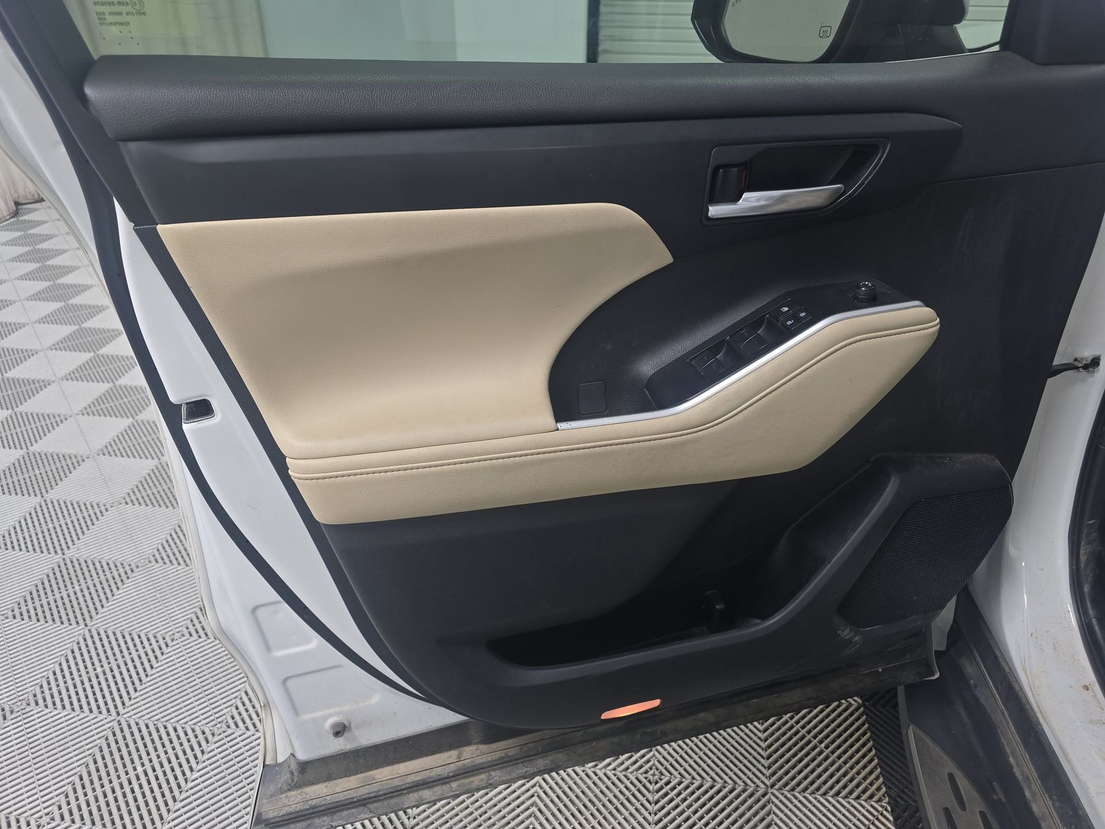 2023 Toyota Highlander XLE FWD