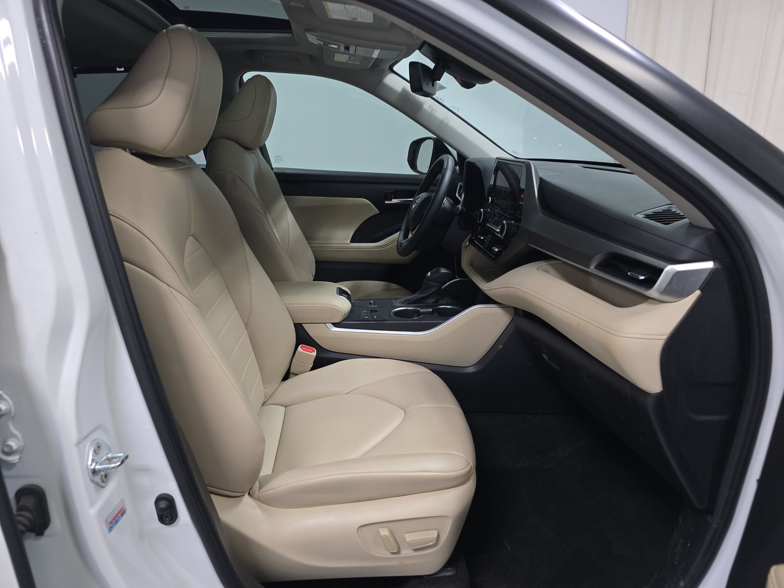 2023 Toyota Highlander XLE FWD