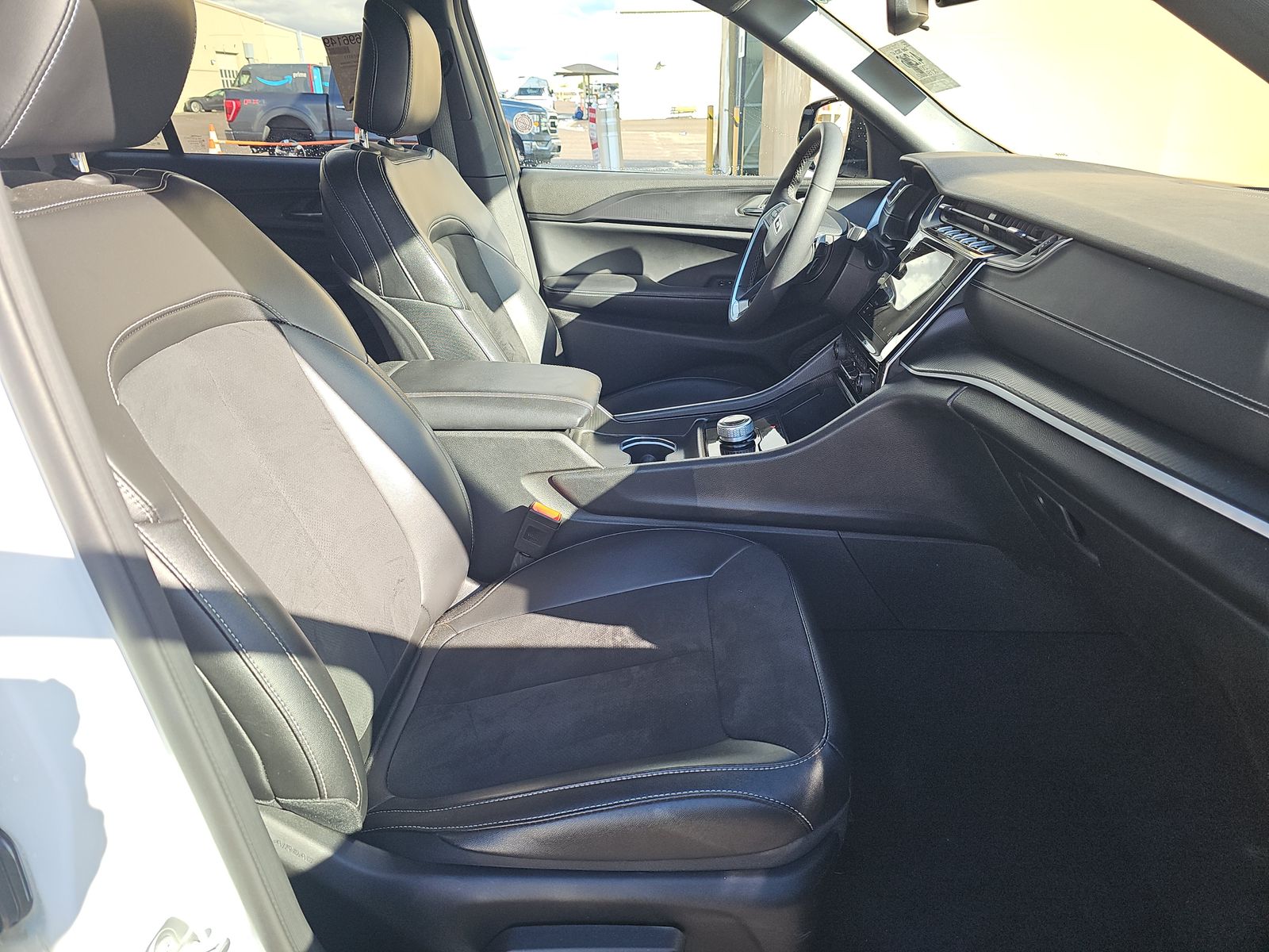 2024 Jeep Grand Cherokee Altitude AWD