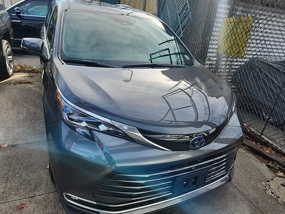2025 Toyota Sienna Platinum AWD