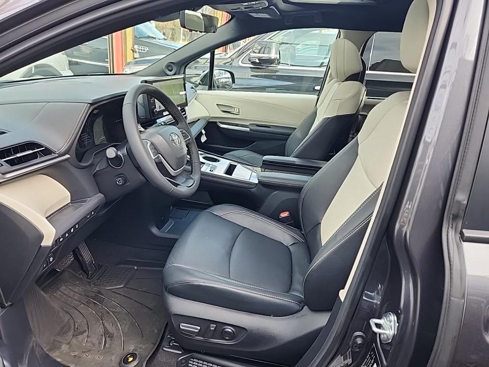2025 Toyota Sienna Platinum AWD