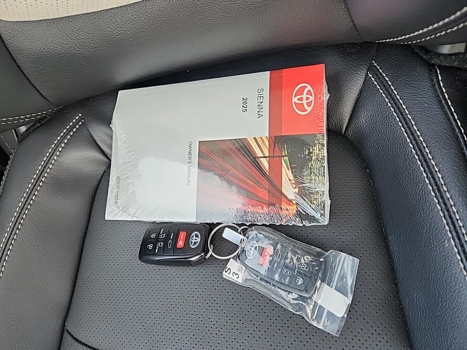 2025 Toyota Sienna Platinum AWD