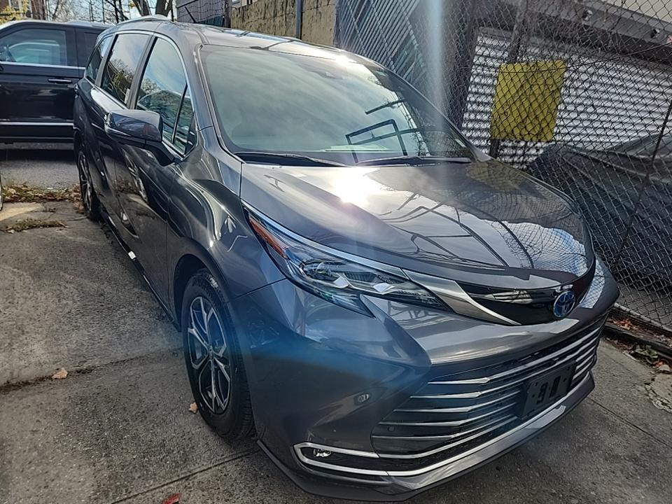 2025 Toyota Sienna Platinum AWD