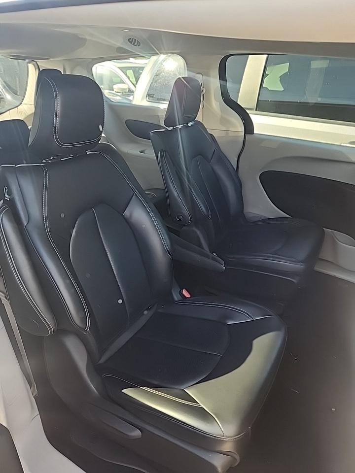 2024 Chrysler Pacifica Hybrid Select FWD