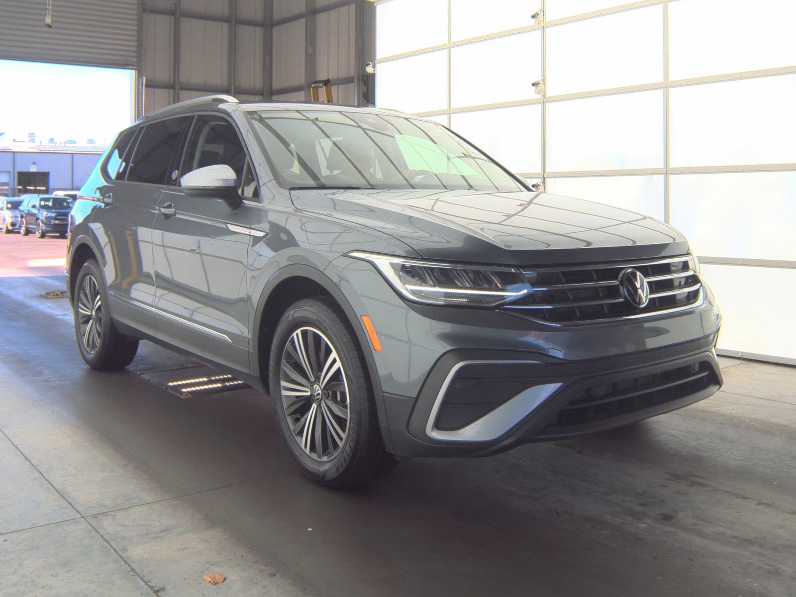 2024 Volkswagen Tiguan 2.0T SE FWD