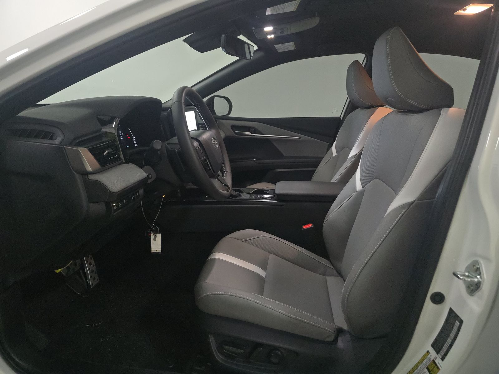 2025 Toyota Camry SE FWD