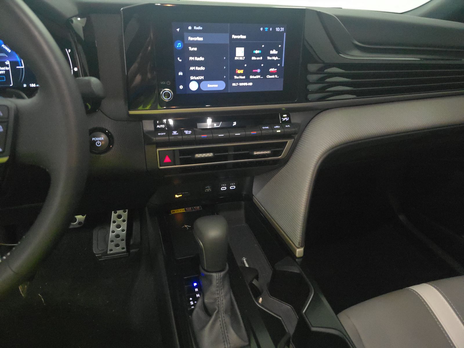 2025 Toyota Camry SE FWD