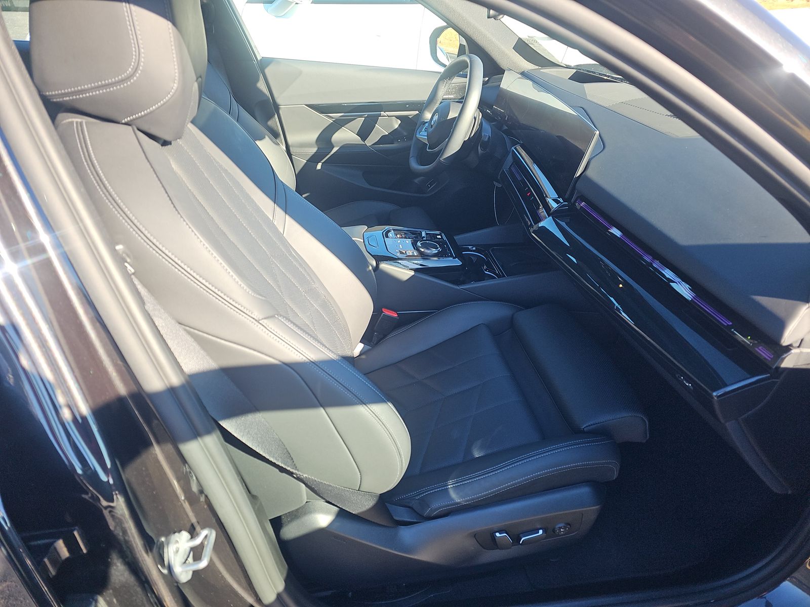 2025 BMW 5 Series 530i RWD