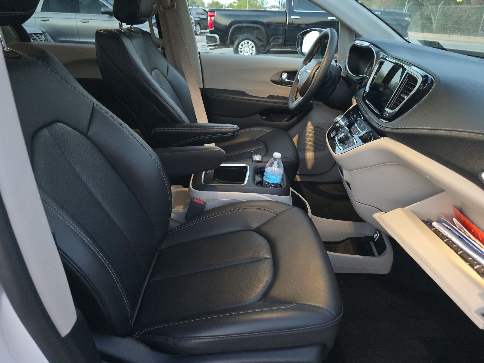 2024 Chrysler Pacifica Hybrid Select FWD