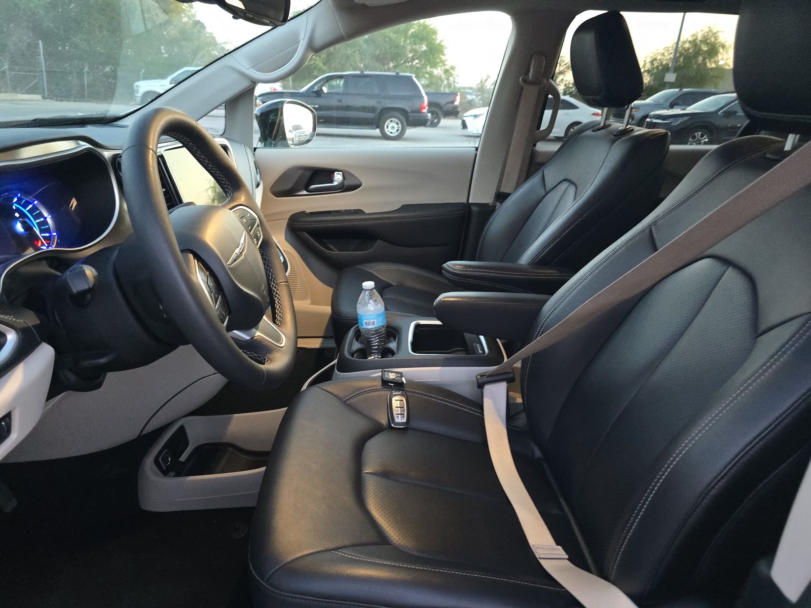 2024 Chrysler Pacifica Hybrid Select FWD