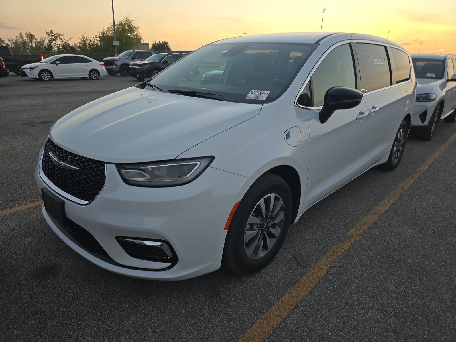 2024 Chrysler Pacifica Hybrid Select FWD