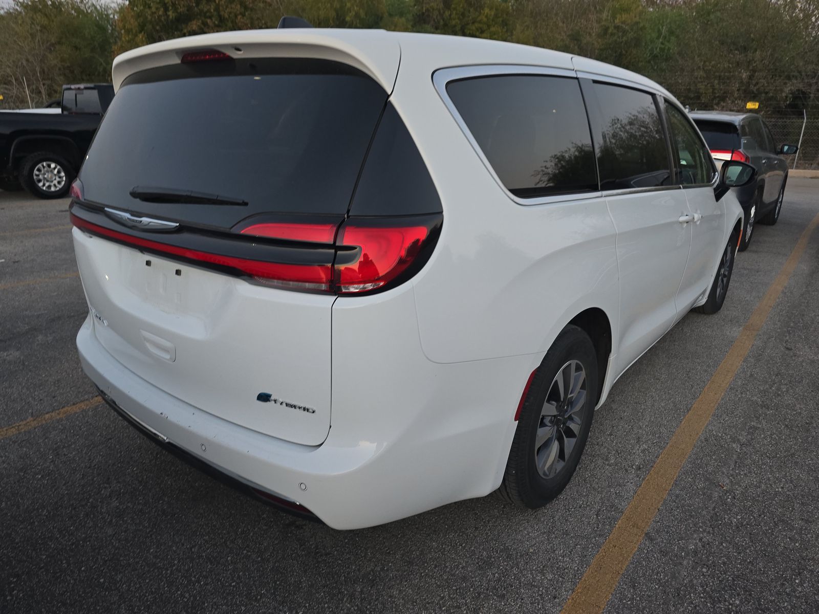 2024 Chrysler Pacifica Hybrid Select FWD