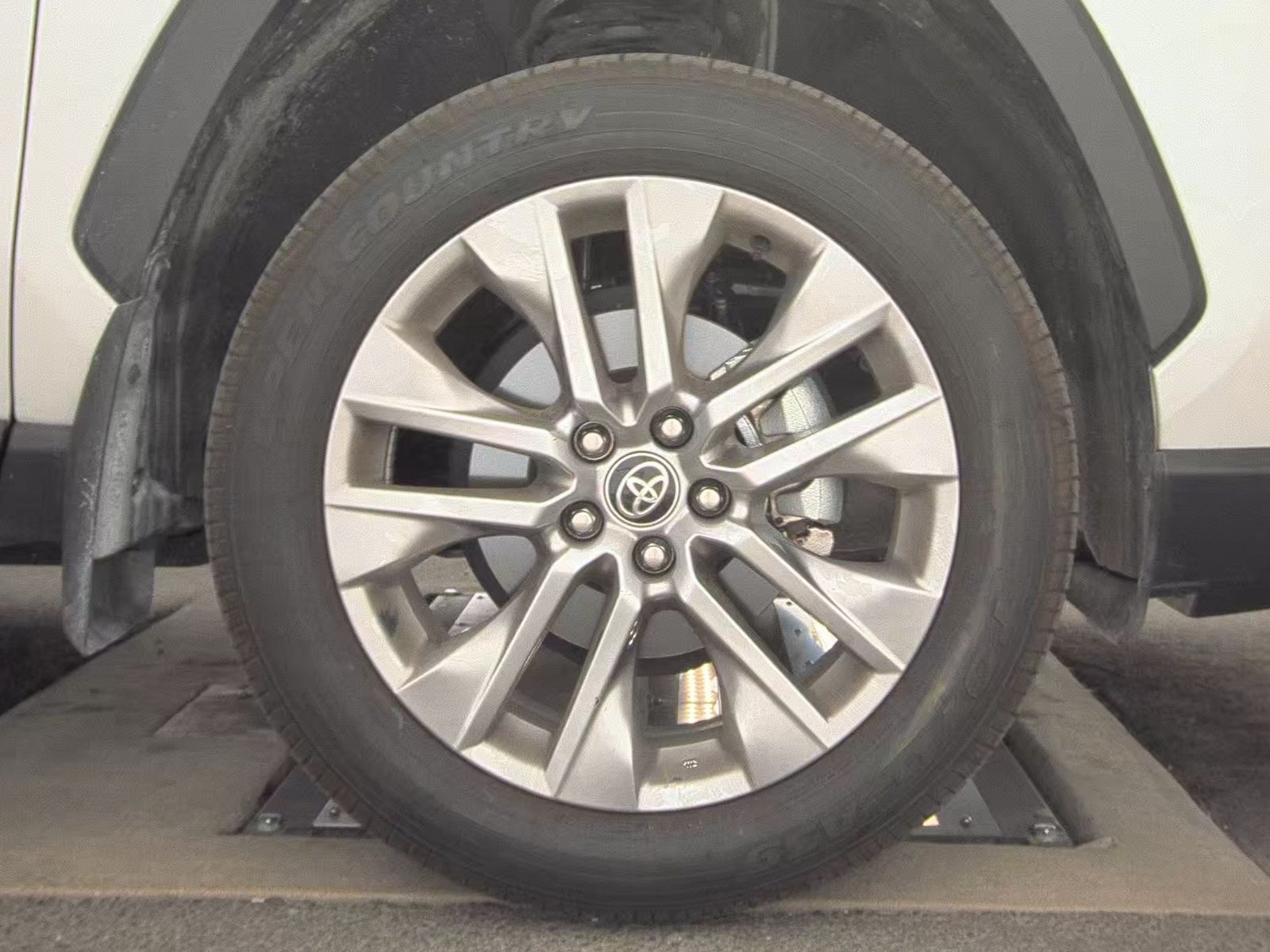 2025 Toyota RAV4 XLE Premium FWD