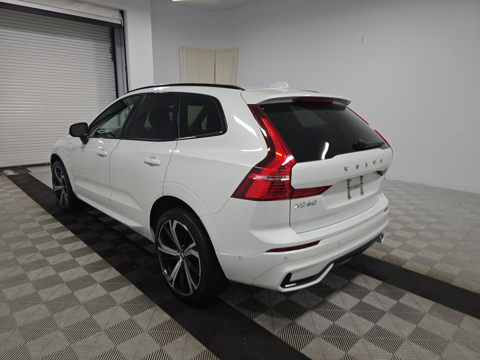 2022 Volvo XC60 Recharge T8 R-Design AWD