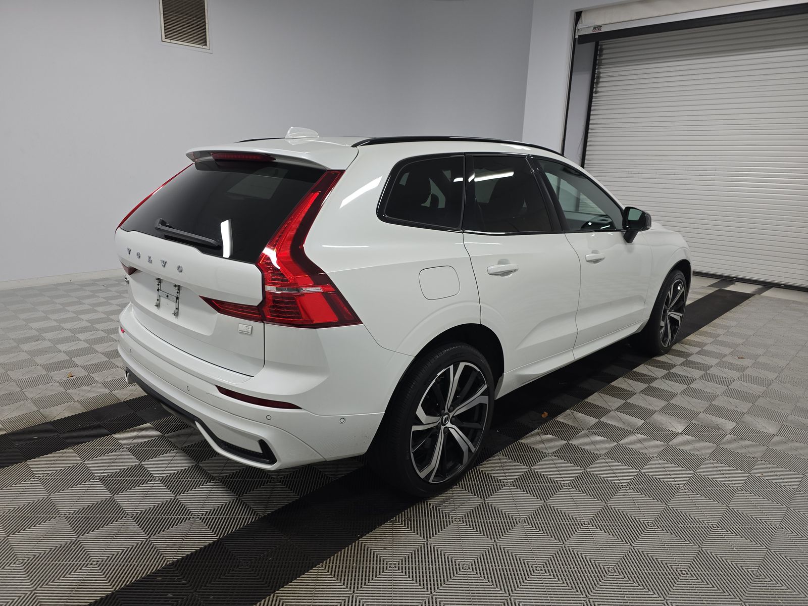2022 Volvo XC60 Recharge T8 R-Design AWD
