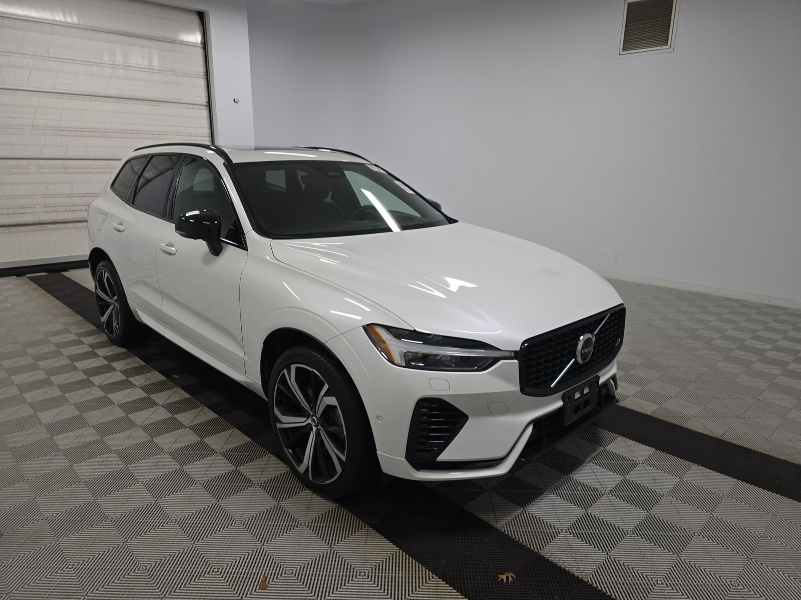 2022 Volvo XC60 Recharge T8 R-Design AWD