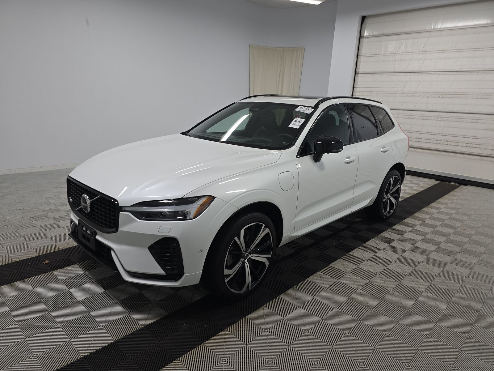 2022 Volvo XC60 Recharge T8 R-Design AWD