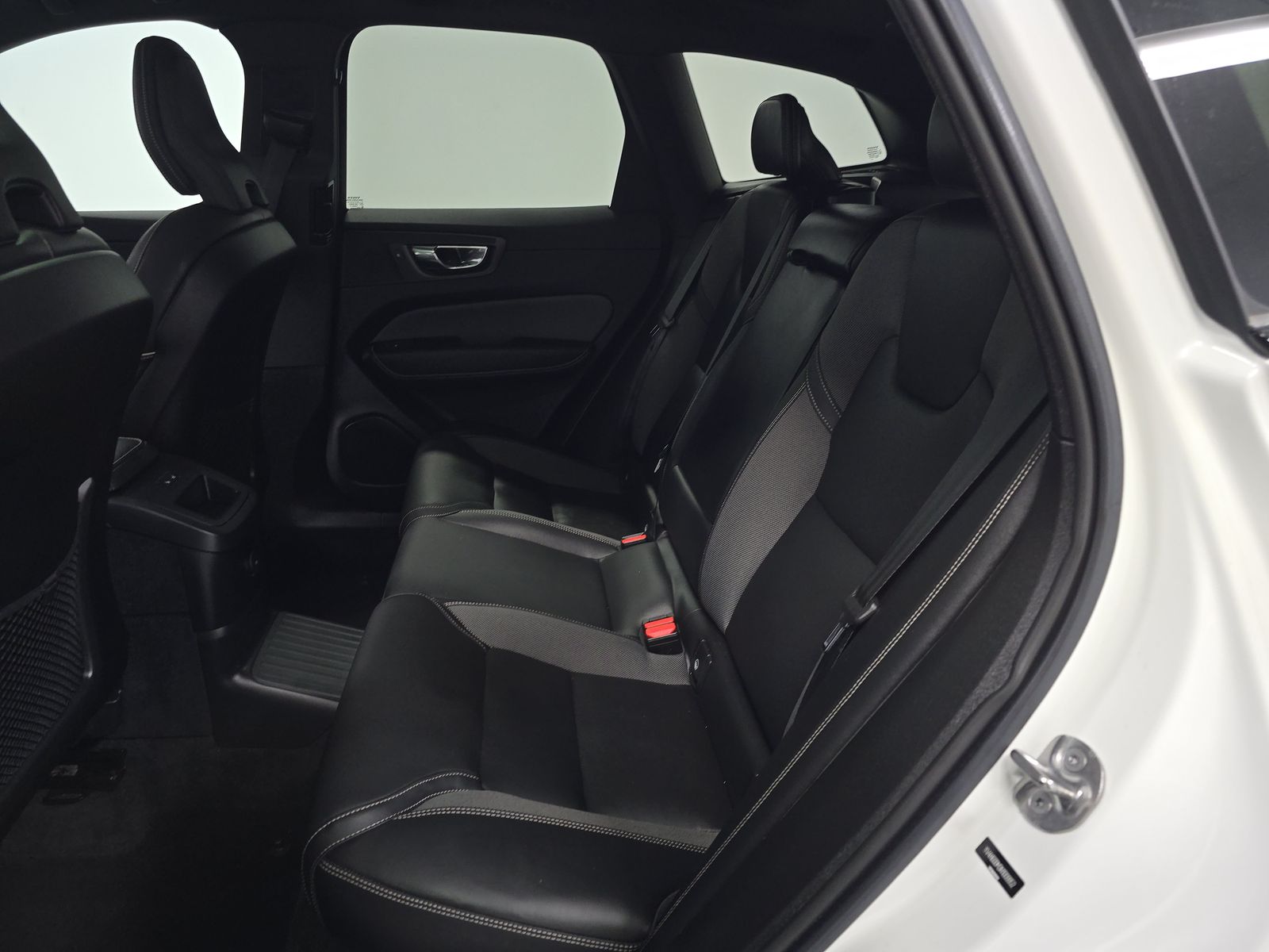 2022 Volvo XC60 Recharge T8 R-Design AWD