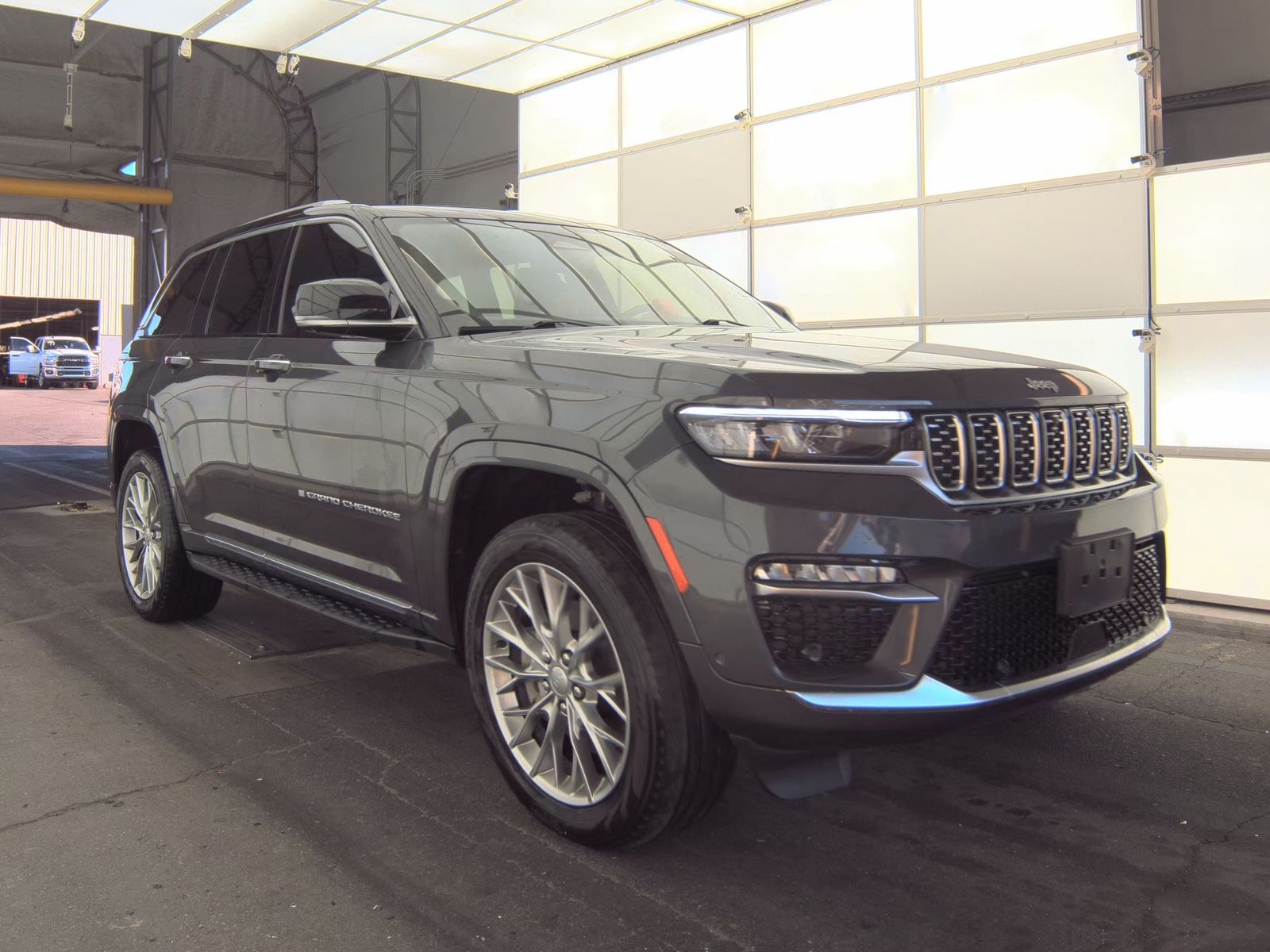 2022 Jeep Grand Cherokee Summit AWD