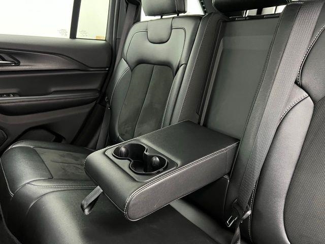 2024 Jeep Grand Cherokee Altitude AWD