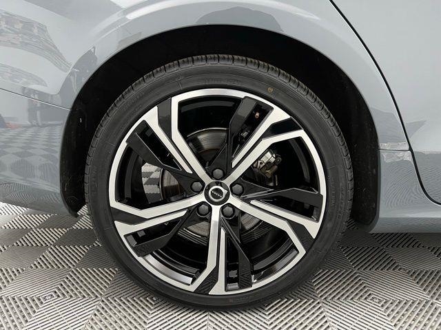 2024 Volvo S60 B5 Core AWD