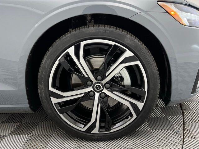 2024 Volvo S60 B5 Core AWD