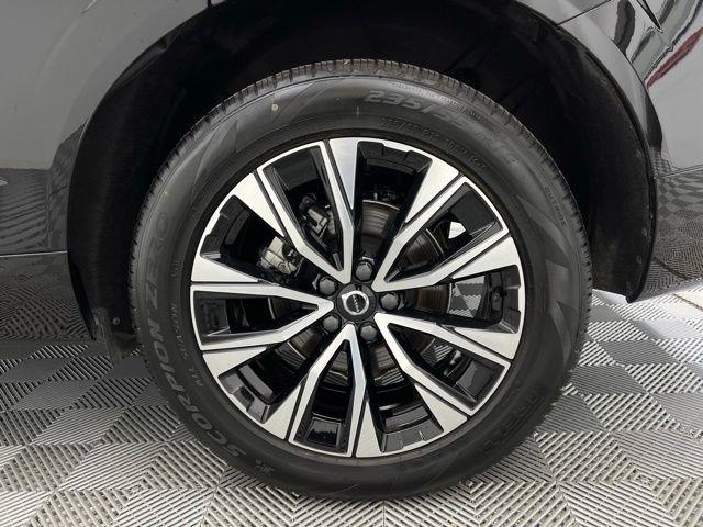 2025 Volvo XC60 B5 Plus AWD