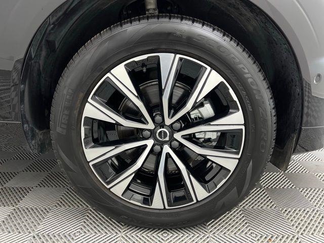 2025 Volvo XC60 B5 Plus AWD