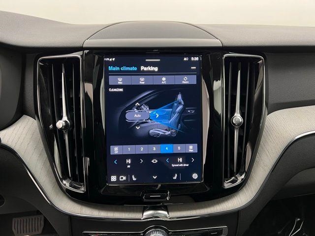 2025 Volvo XC60 B5 Plus AWD