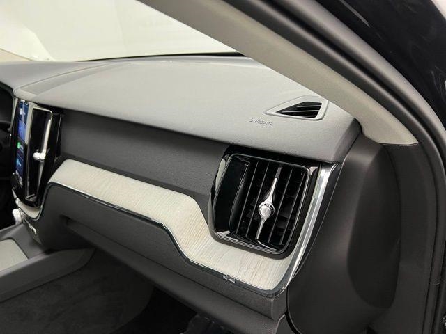 2025 Volvo XC60 B5 Plus AWD