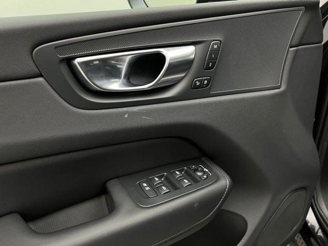 2025 Volvo XC60 B5 Plus AWD
