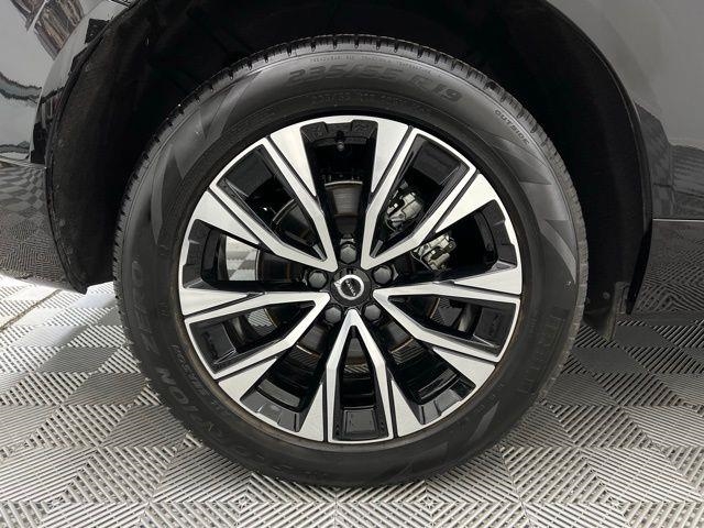 2025 Volvo XC60 B5 Plus AWD