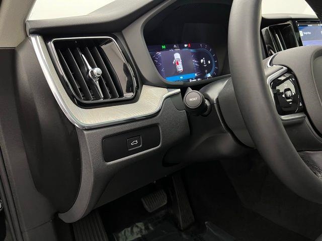 2025 Volvo XC60 B5 Plus AWD