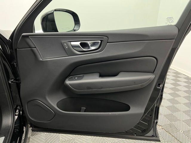 2025 Volvo XC60 B5 Plus AWD