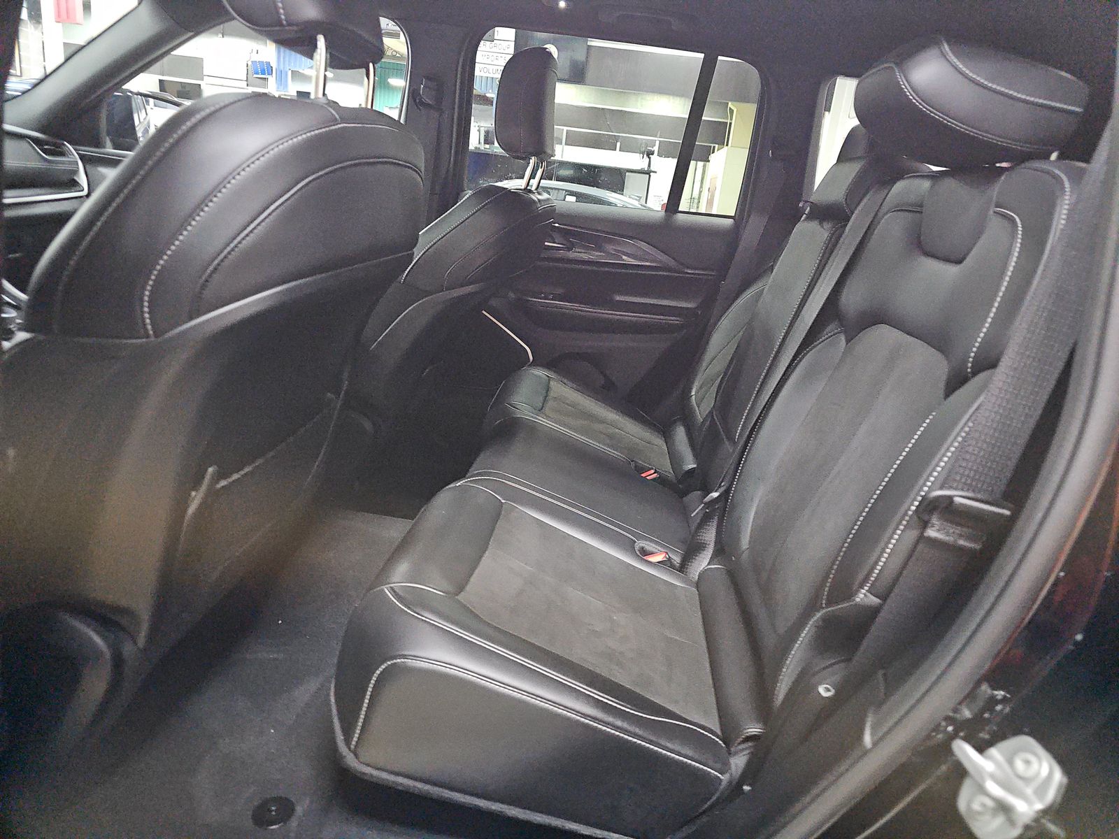 2022 Jeep Grand Cherokee Altitude AWD