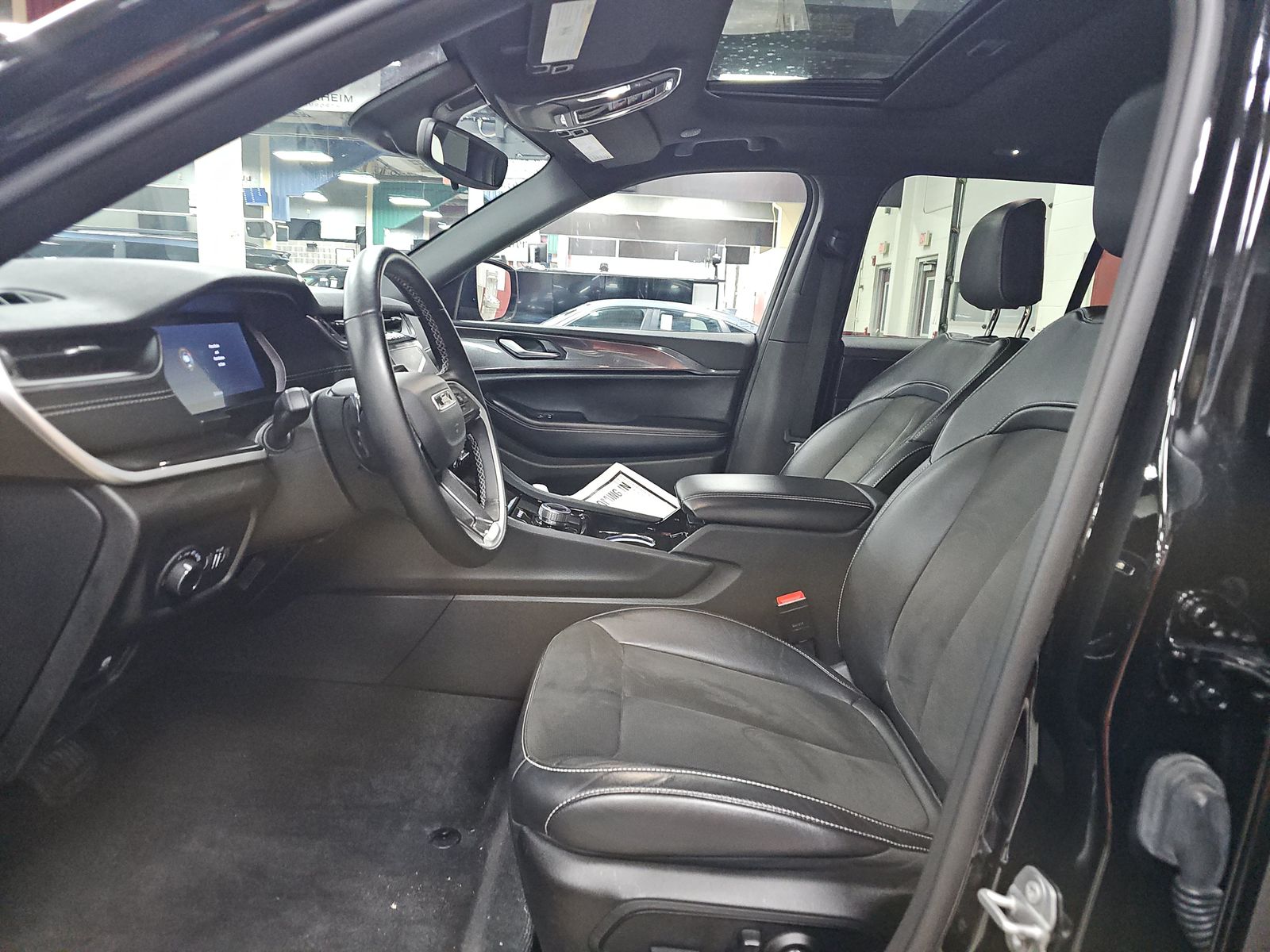 2022 Jeep Grand Cherokee Altitude AWD