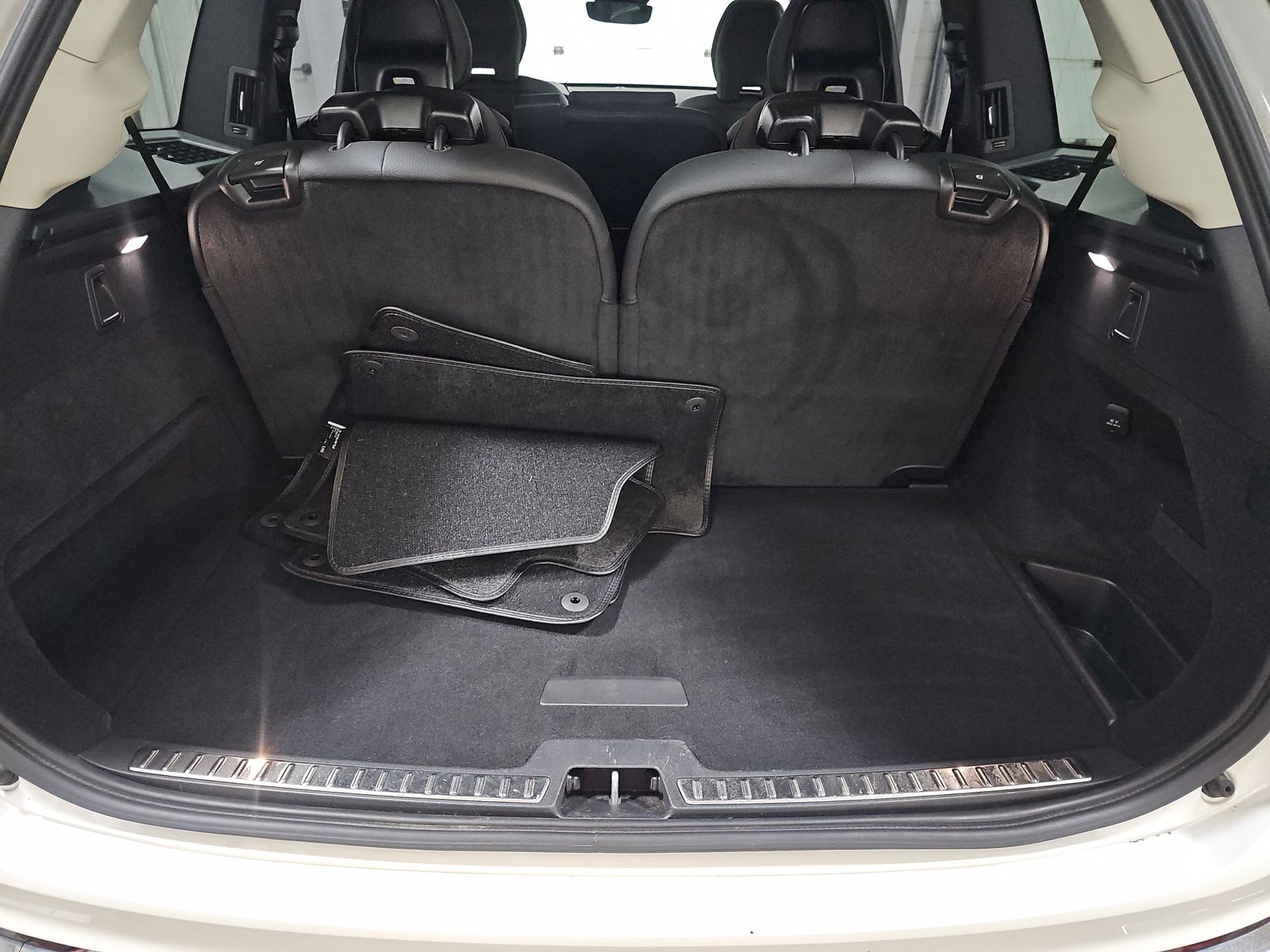 2025 Volvo XC90 B5 Plus AWD