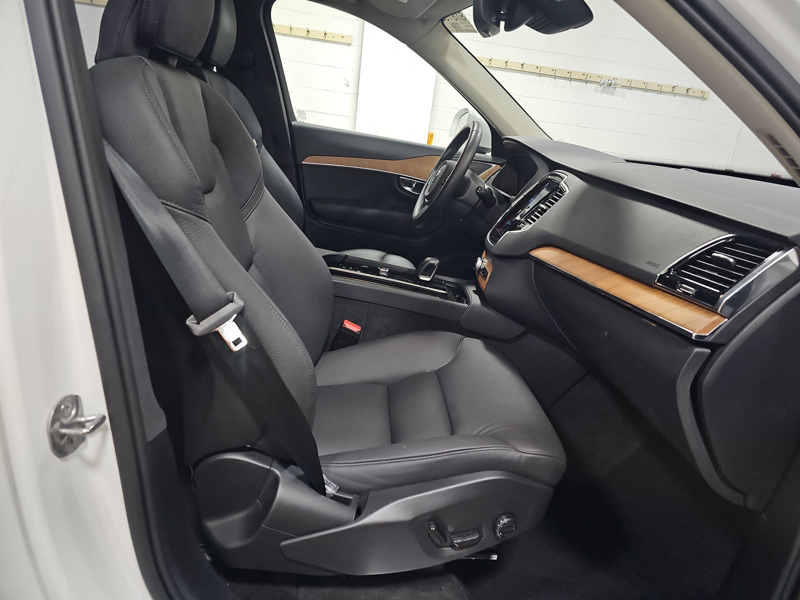 2025 Volvo XC90 B5 Plus AWD