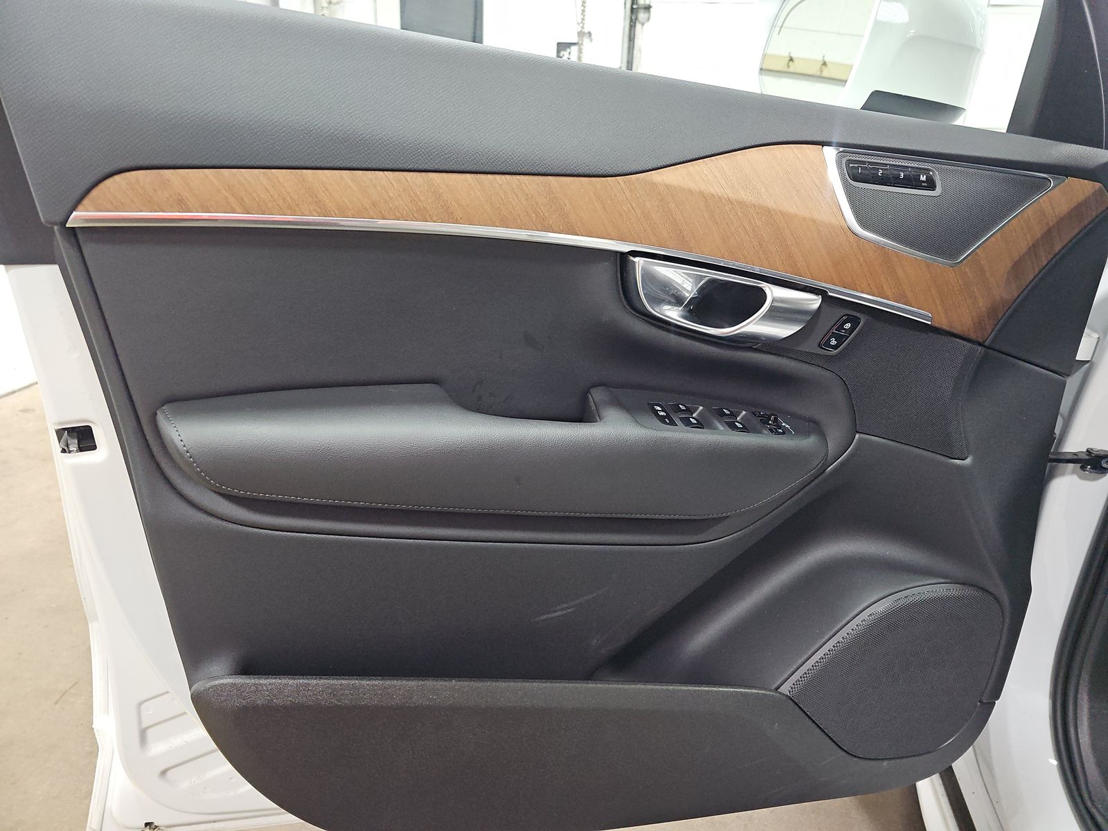 2025 Volvo XC90 B5 Plus AWD