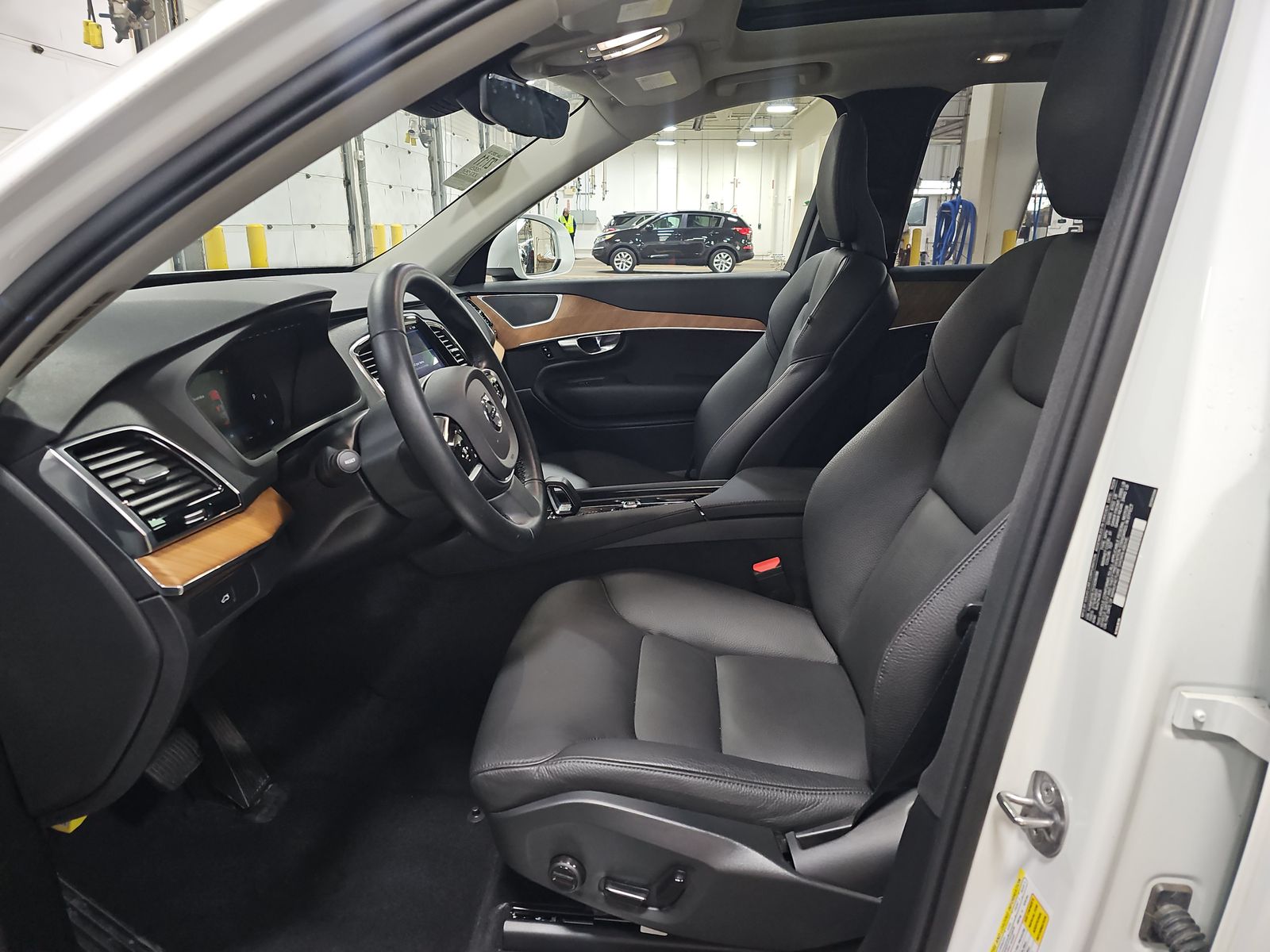 2025 Volvo XC90 B5 Plus AWD