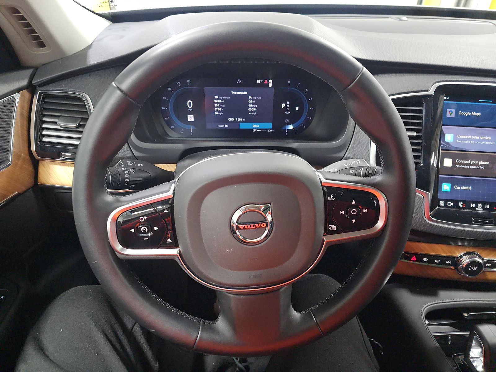 2025 Volvo XC90 B5 Plus AWD